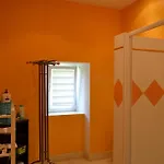 Les De Carreau Bed and Breakfast *