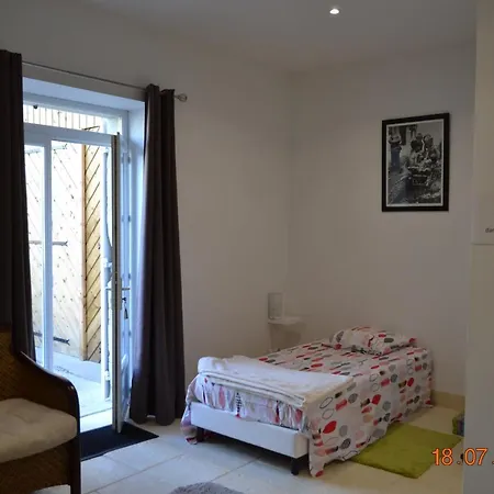 Les De Carreau فندق مبيت وإفطار *