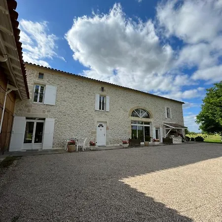 Les De Carreau Bed & Breakfast *