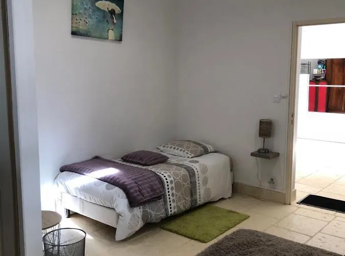 Les De Carreau לינה וארוחת בוקר